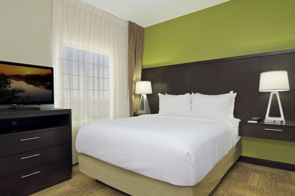 Studio Suite, 1 Queen Bed, Accessible, Kitchen (Mobil Roll Shwr)