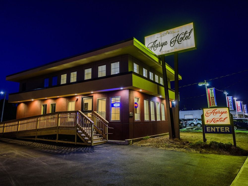 undefined AArya Hotel By Niagara Fashion Outlets 8