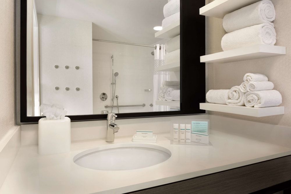 Suite, 1 King Bed, Accessible, Non Smoking (Roll-in Shower)