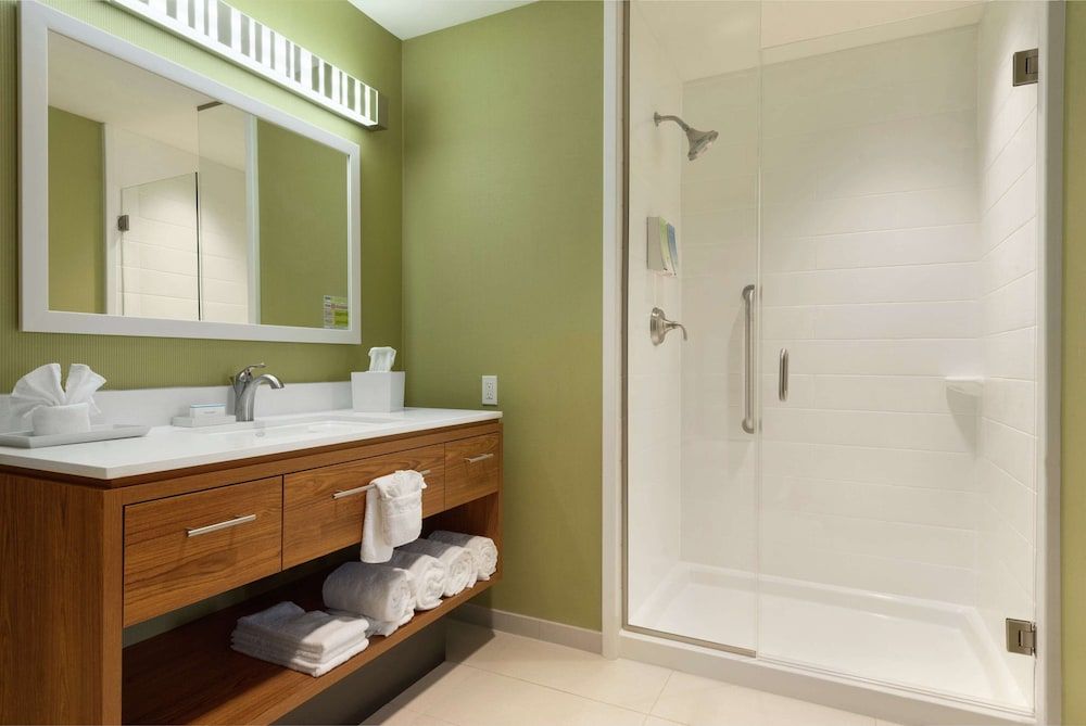 Suite, 1 King Bed, Accessible, Bathtub