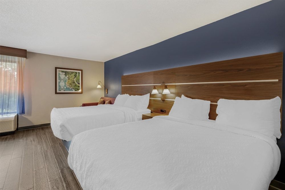 Standard Room, 2 Queen Beds, Non Smoking, Refrigerator & Microwave (with Single Sofabed)