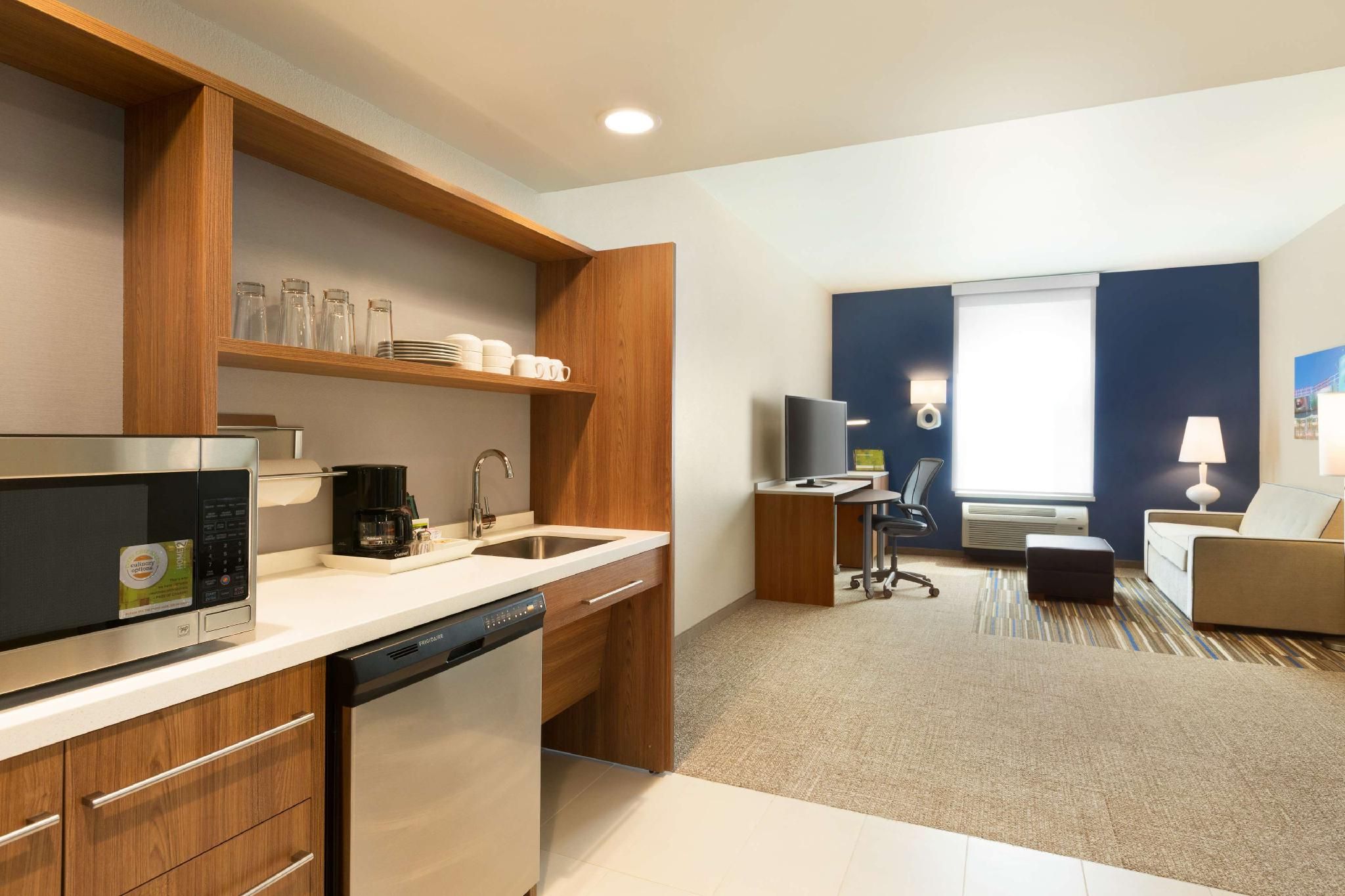 1 QUEEN BED 1 BEDROOM SUITE NONSMOKING