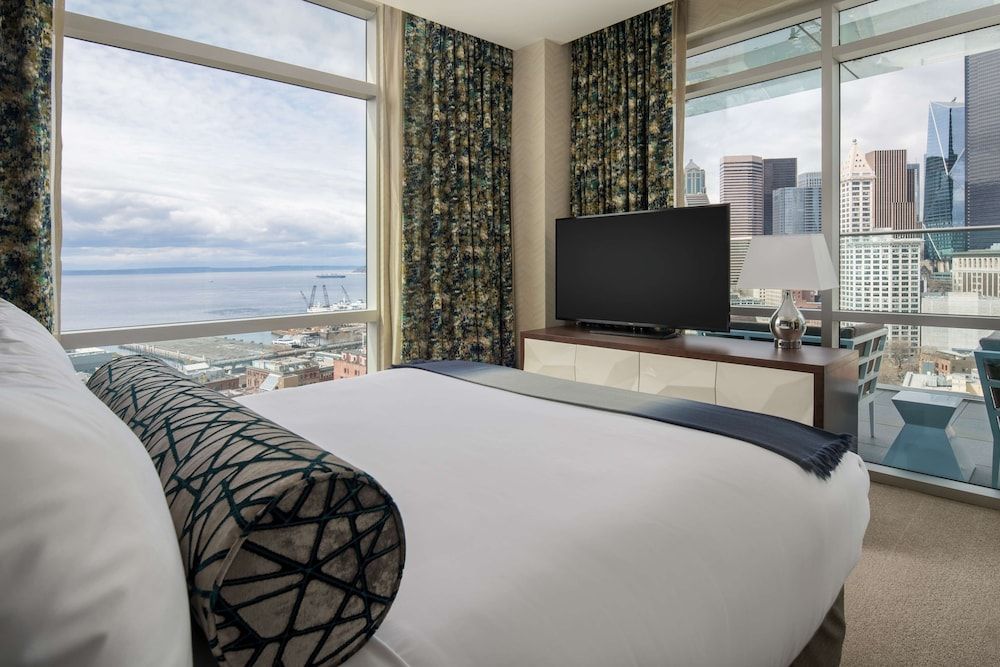 Penthouse, 1 King Bed, Accessible (Water View, Hearing)