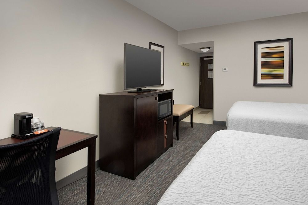 Hampton Inn & Suites Alpharetta Room, 2 Queen Beds, Non Smoking (Work Desk) 5
