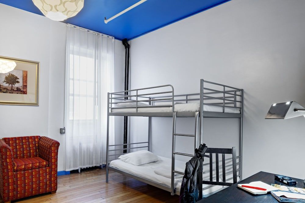 Central Park West Hostel Shared Dormitory (1 Bunk Bed in 2 Bed Shared Dorm), Private Bathroom 3