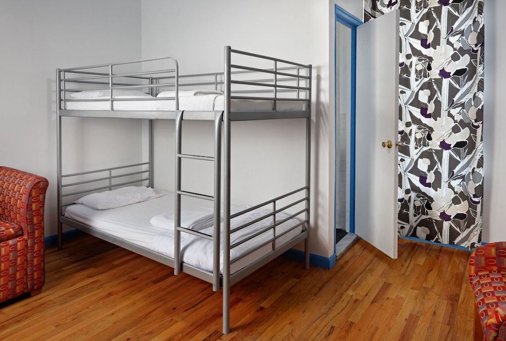 Central Park West Hostel Shared Dormitory (1 Bunk Bed in 2 Bed Shared Dorm), Private Bathroom 2