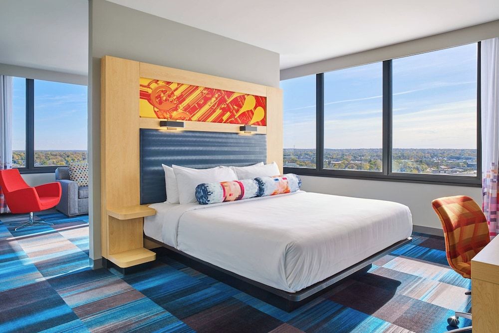 Room, 1 King Bed, Corner