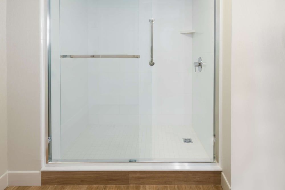 Room, 1 King Bed (Walk-in Shower)