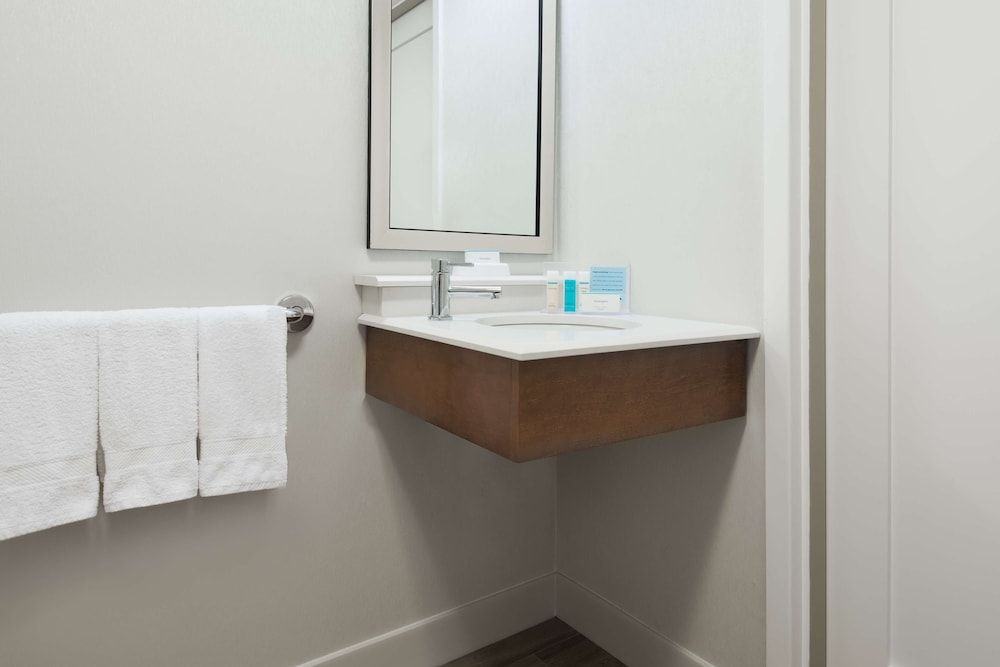 Room, 1 King Bed, Accessible, Bathtub