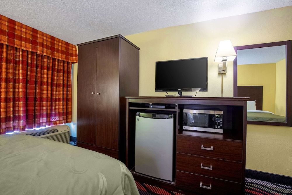 Standard Room, 2 Queen Beds, Non Smoking
