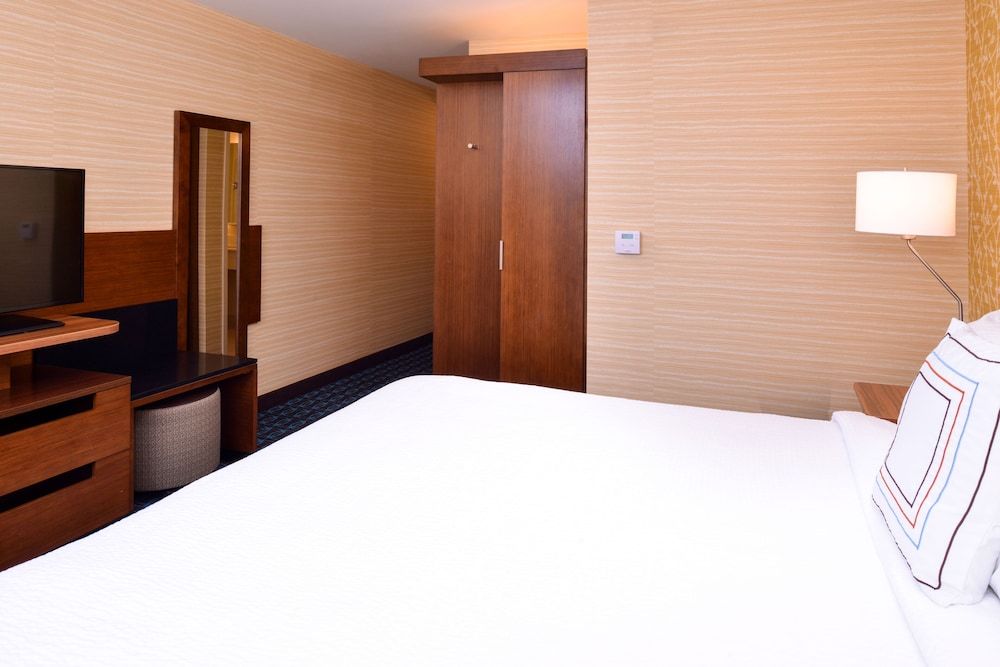 Room, 1 King Bed (Mobility Accessible, Roll-In Shower)