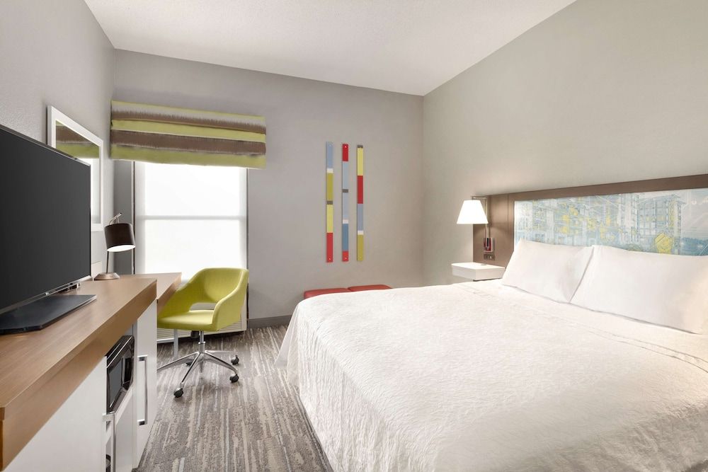 Room, 1 King Bed, Accessible, Non Smoking (Roll-in Shower)