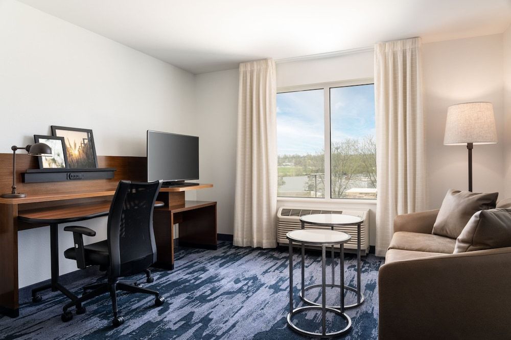 Executive Suite, 1 King Bed with Sofa bed (Mobility Accessible, Tub)
