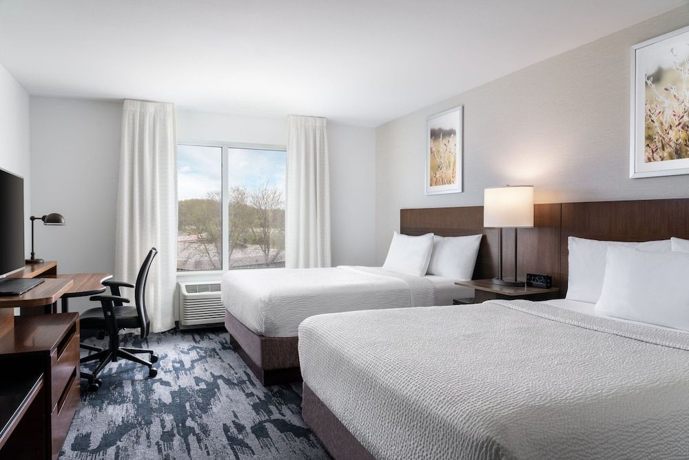 Executive Suite, Multiple Beds (Hearing Accessible)
