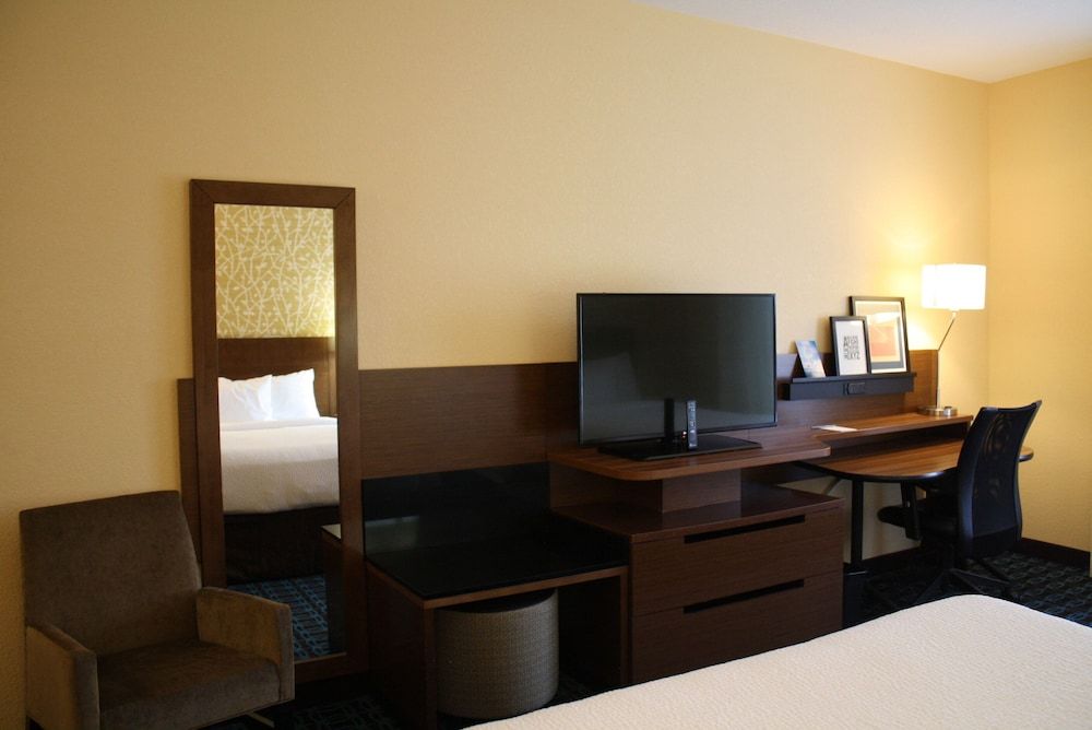 Room, 2 Queen Beds (Mobility Accessible, Tub)