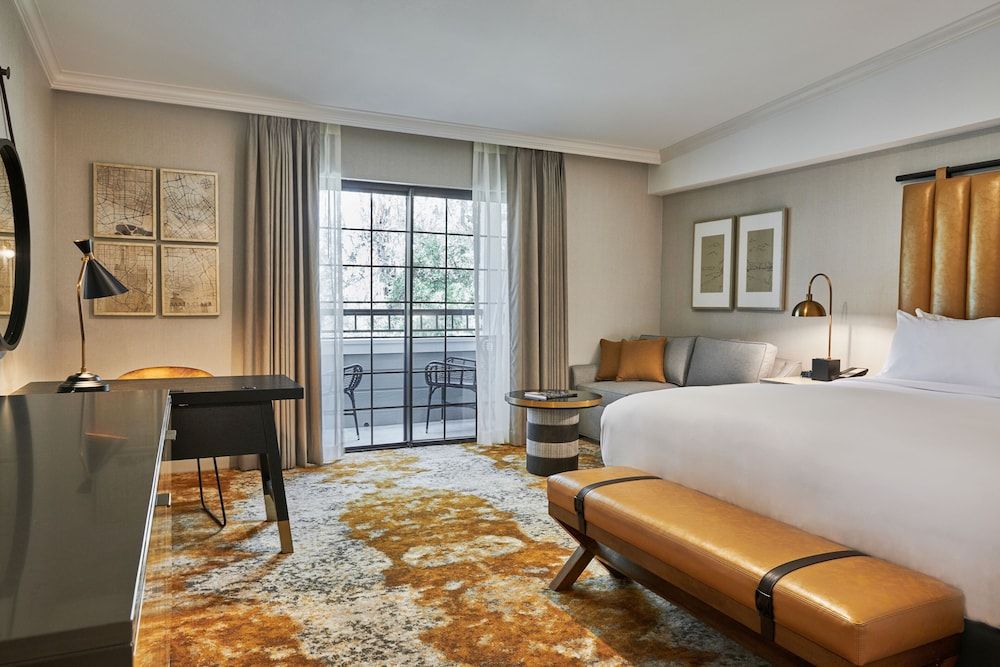 Junior Suite, 1 King Bed Balcony, Soaking Tub Corner