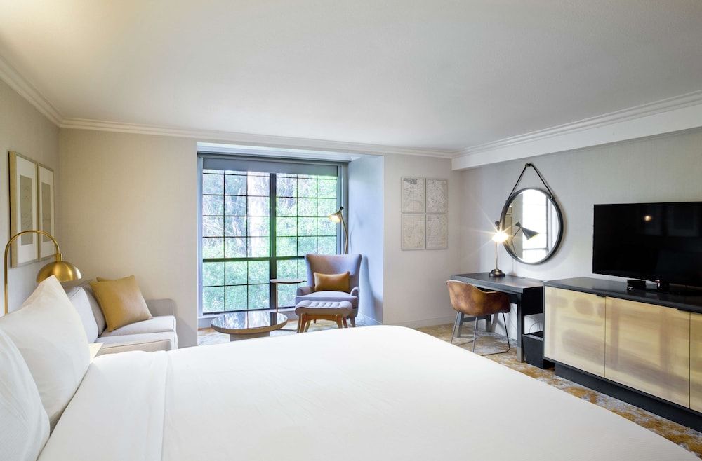 Room, 1 King Bed, Accessible, Balcony (Hearing)