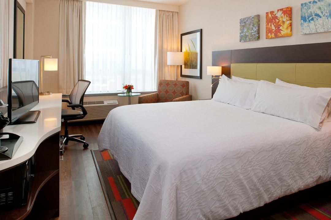 1 KING BED CORNER
