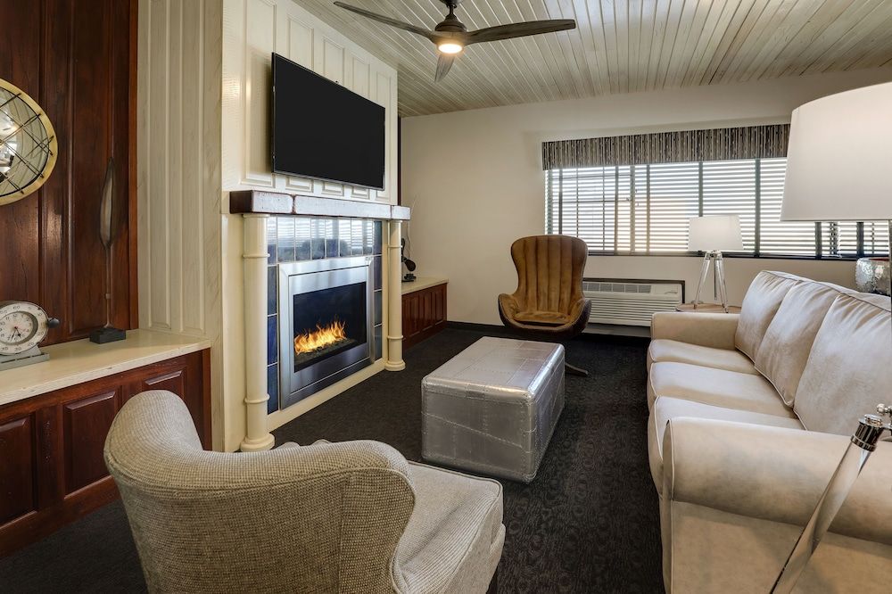 Stoney Creek Hotel Tulsa - Broken Arrow Theme Suite with Whirlpool 10