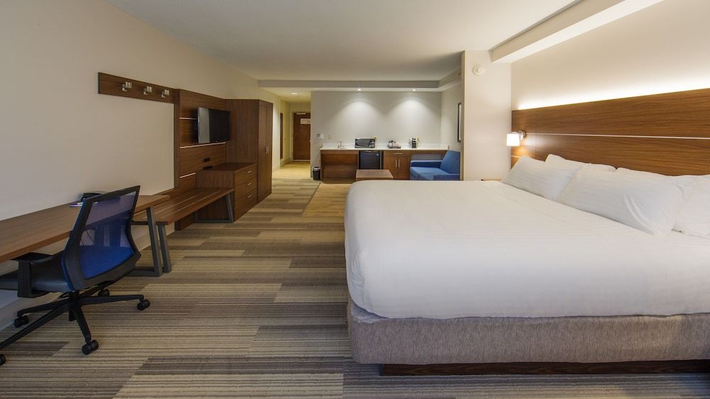 Standard Room, 1 King Bed, Accessible (Accessible Tub)