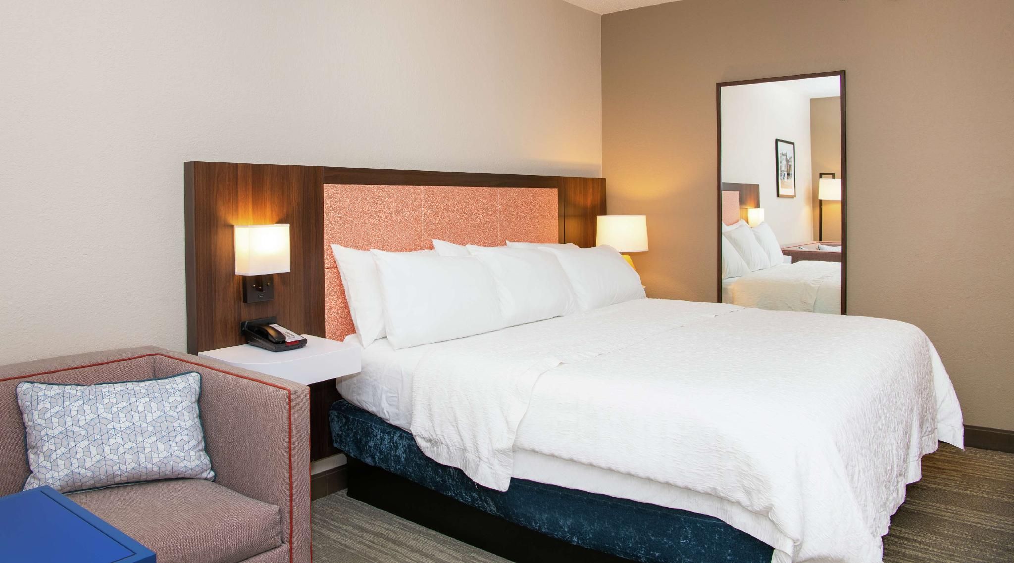 1 KING BED WITH SOFABED TUB/SHOWER COMBO