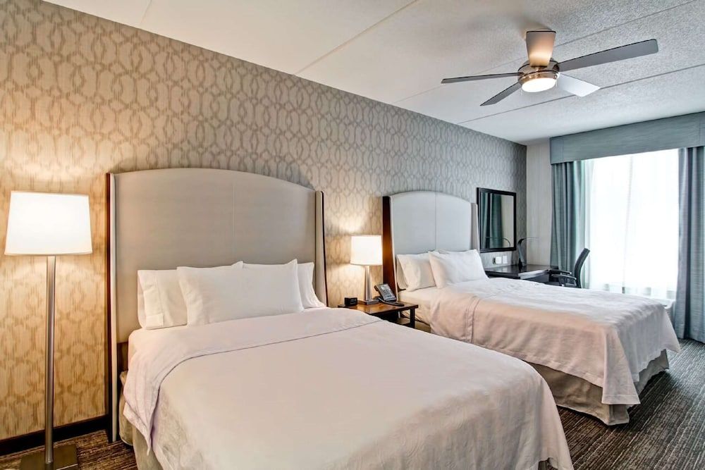 Suite, 2 Queen Beds, Accessible, Bathtub