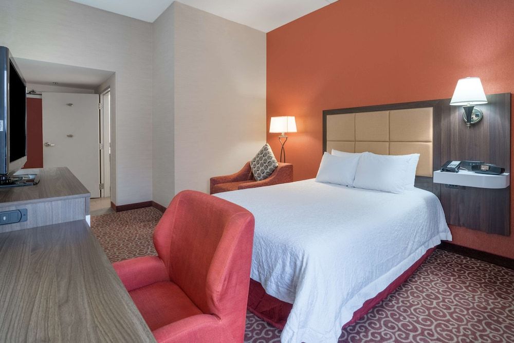 One Queen Bed, Non-Smoking, Accessible