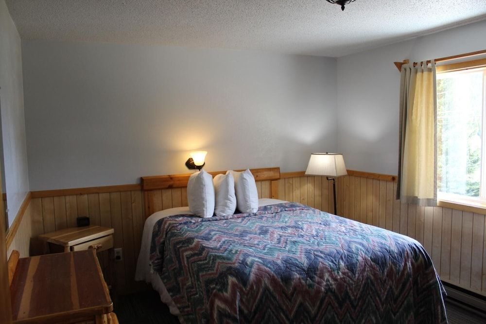 Single Room, 1 Queen Bed