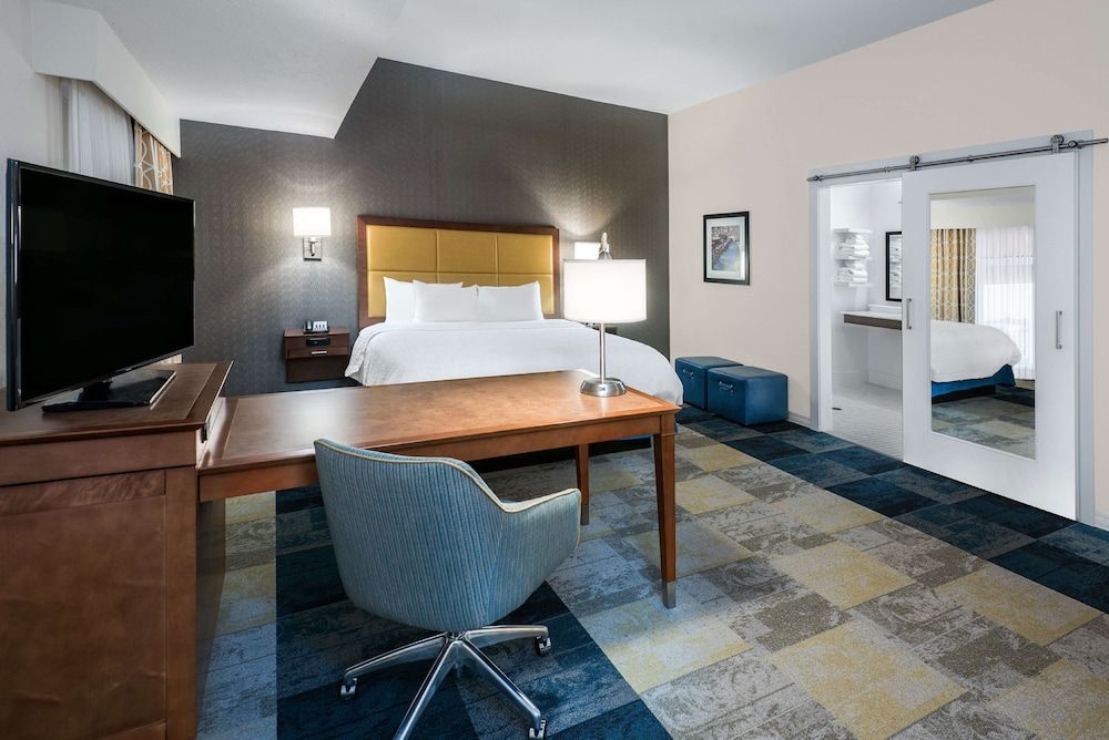 Studio, 1 King Bed, Accessible, Non Smoking (Roll In Shower)