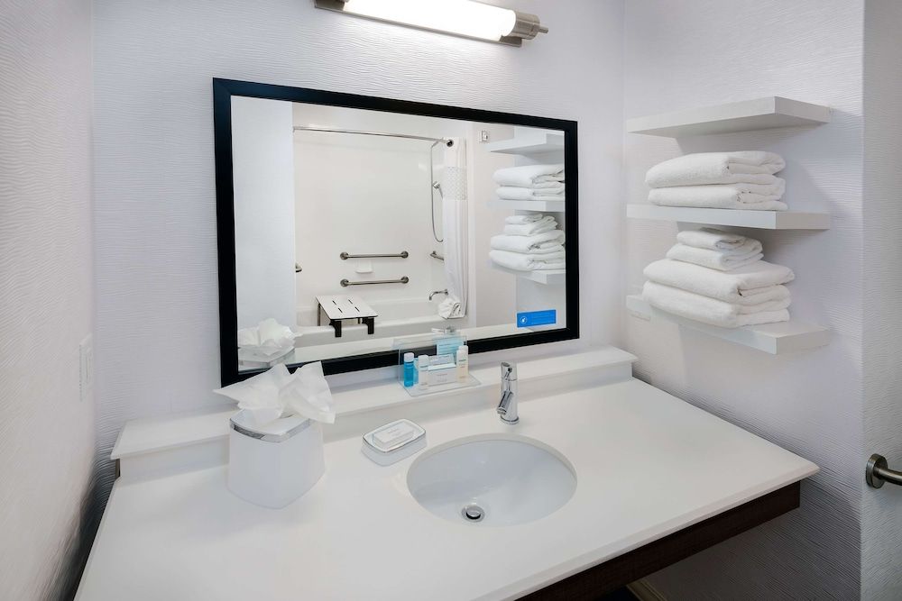 Studio, 1 King Bed, Accessible, Non Smoking