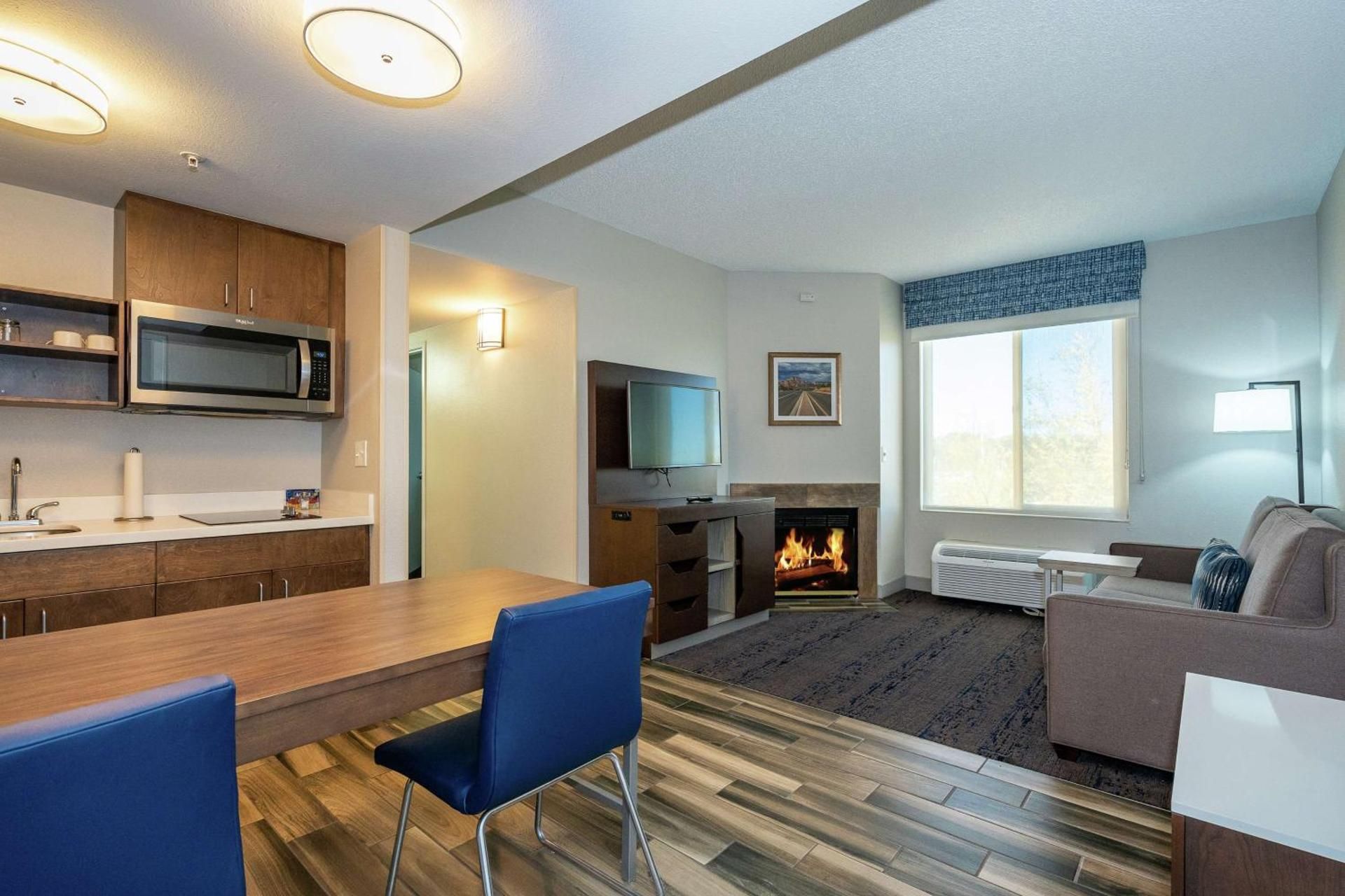 1 Bdrm Suite W/ 2 Queen Beds Fireplace Nonsmok