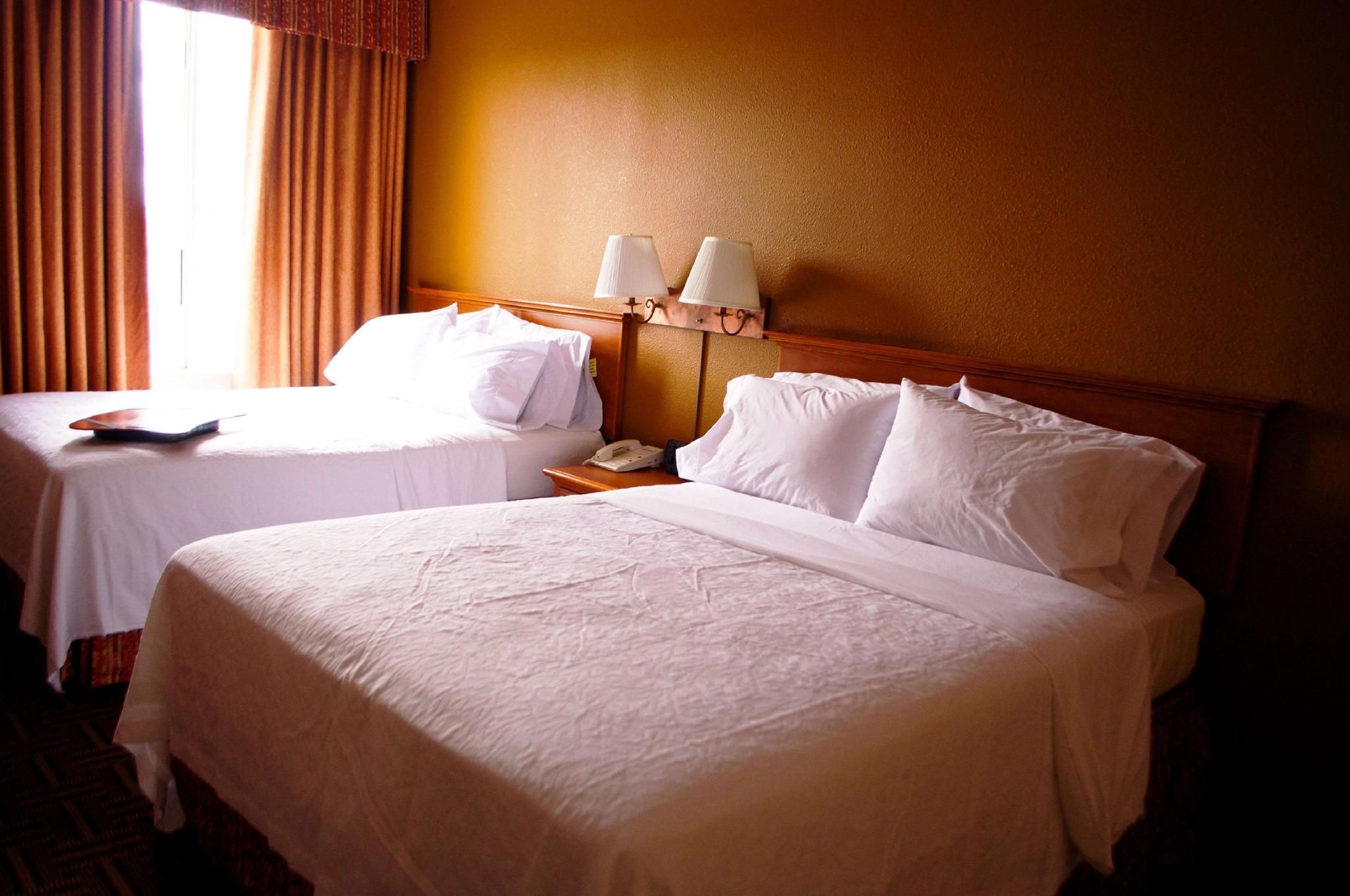 1 Bdrm Suite W/ 2 Queen Beds Nonsmoking
