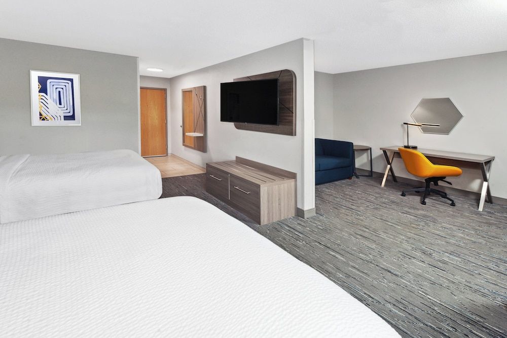 Suite, Multiple Beds (Extra Floor Space)