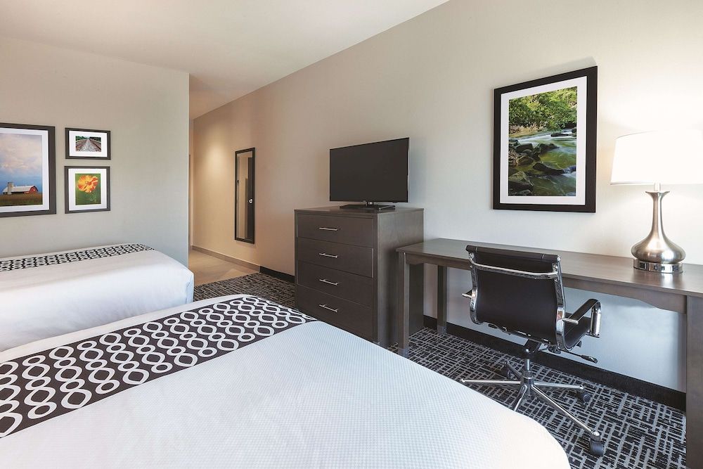 Room, 2 Queen Beds, Non Smoking