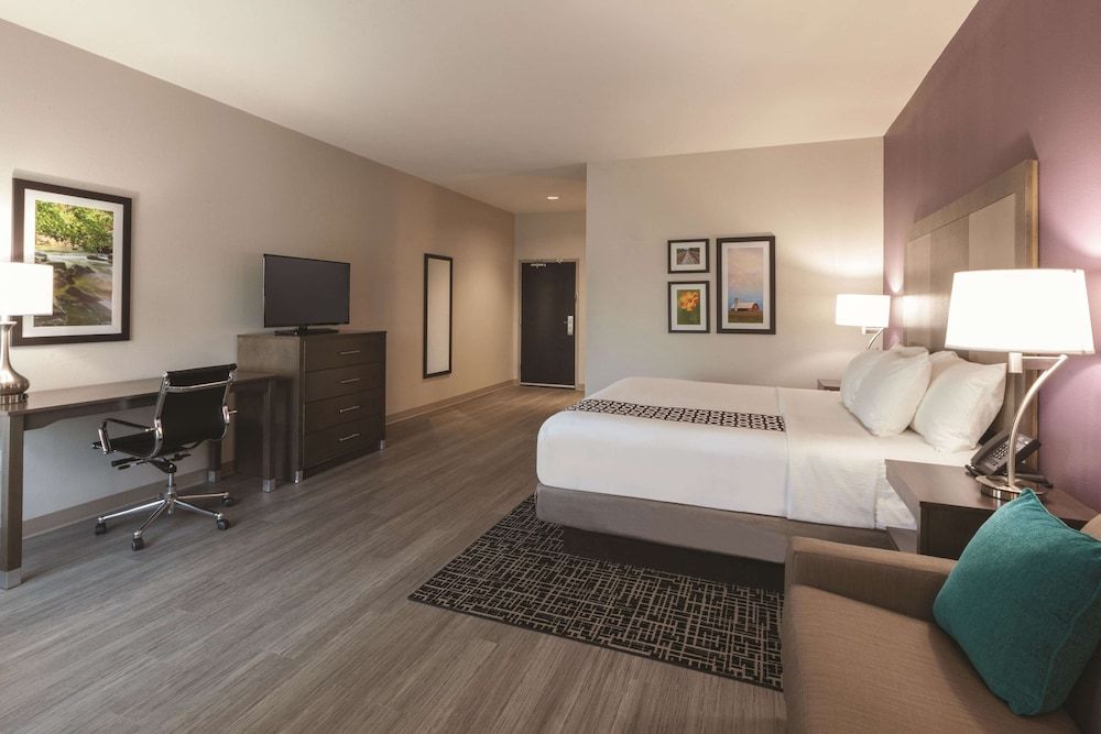 Deluxe Room, 1 King Bed with Sofa bed, Non Smoking