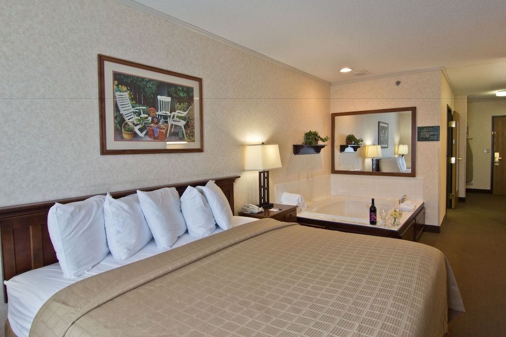 Honeymoon Suite