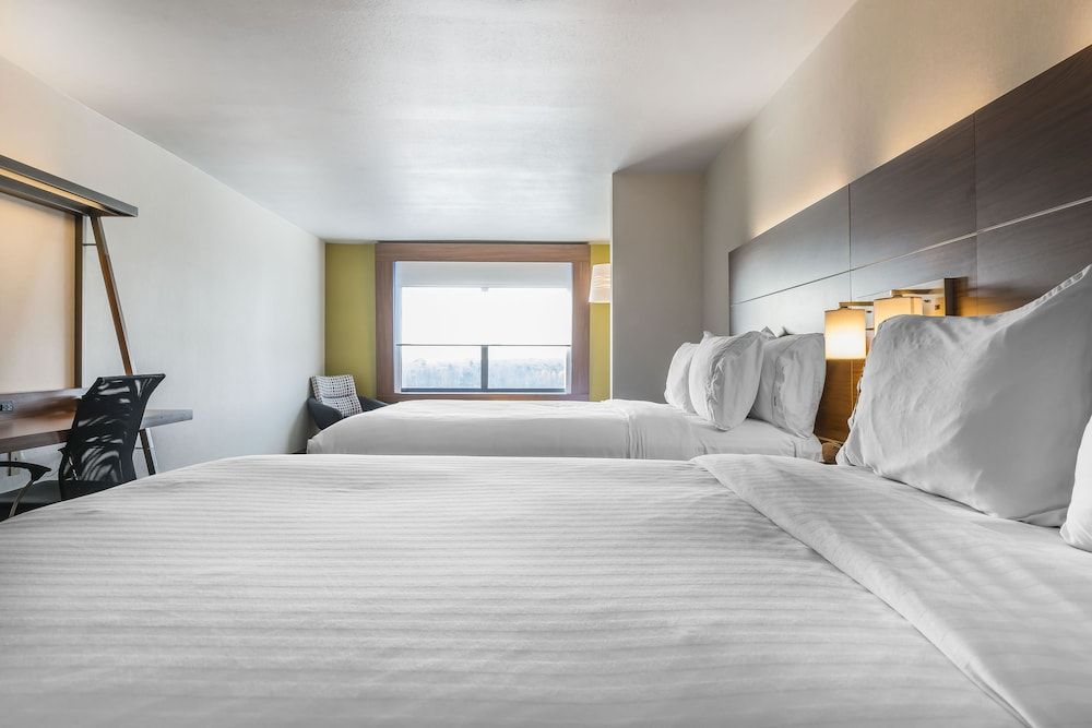 Suite, 1 King Bed, Accessible (Mobility, Accessible Tub)