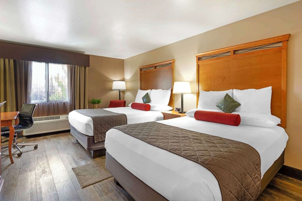 Best Western Prineville Inn Standard Room, 2 Queen Beds, Non Smoking, Refrigerator & Microwave