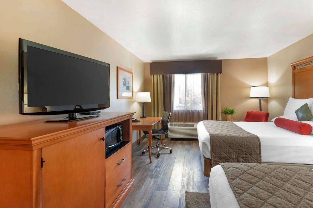 Best Western Prineville Inn Standard Room, 2 Queen Beds, Non Smoking, Refrigerator & Microwave 2