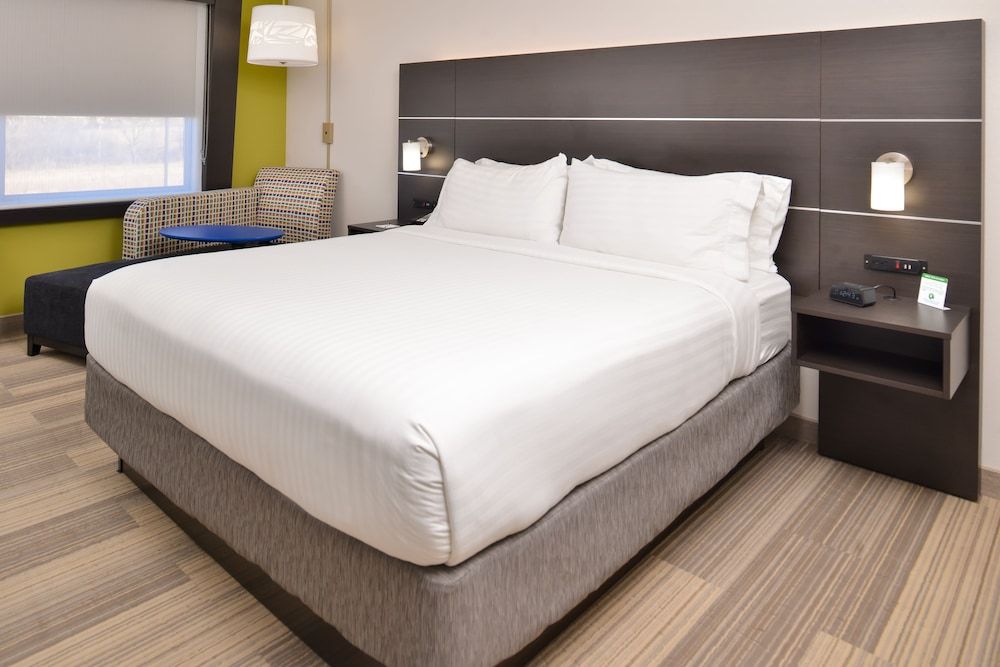 Standard Room, 1 King Bed, Mobility Accessible (Communications, Accessible Tub)