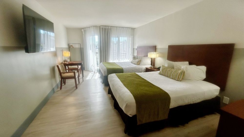 Standard Room, 2 Queen Beds, Balcony (Upper Floor)