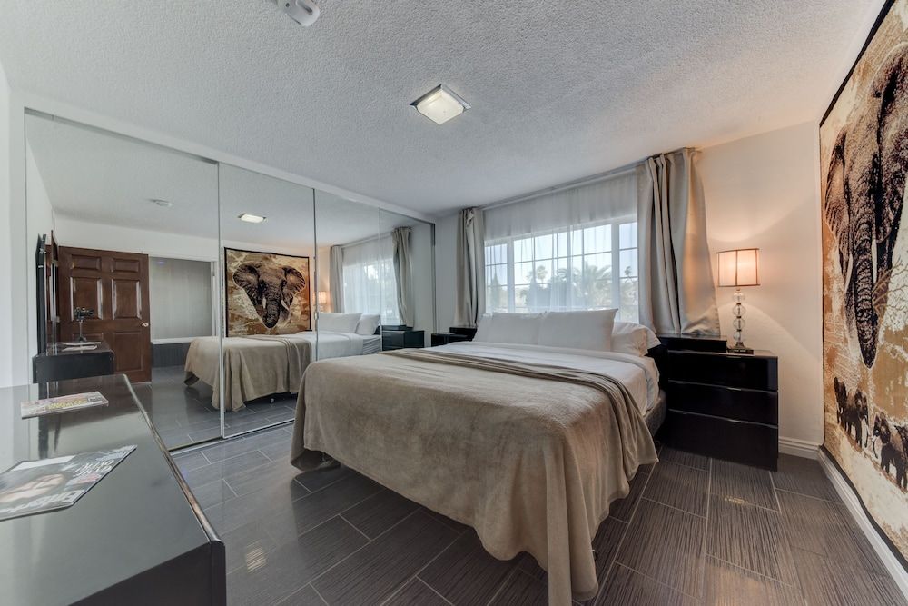 Sanctuary Pond and Pool House, 4 Bedrooms 3