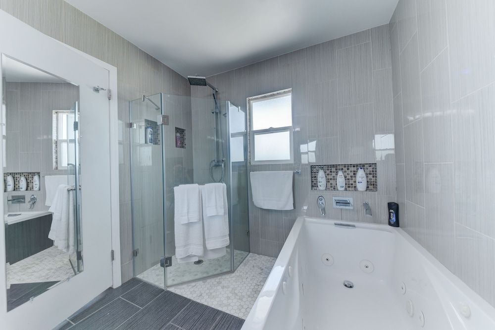 Sanctuary Pond and Pool House, 4 Bedrooms 7