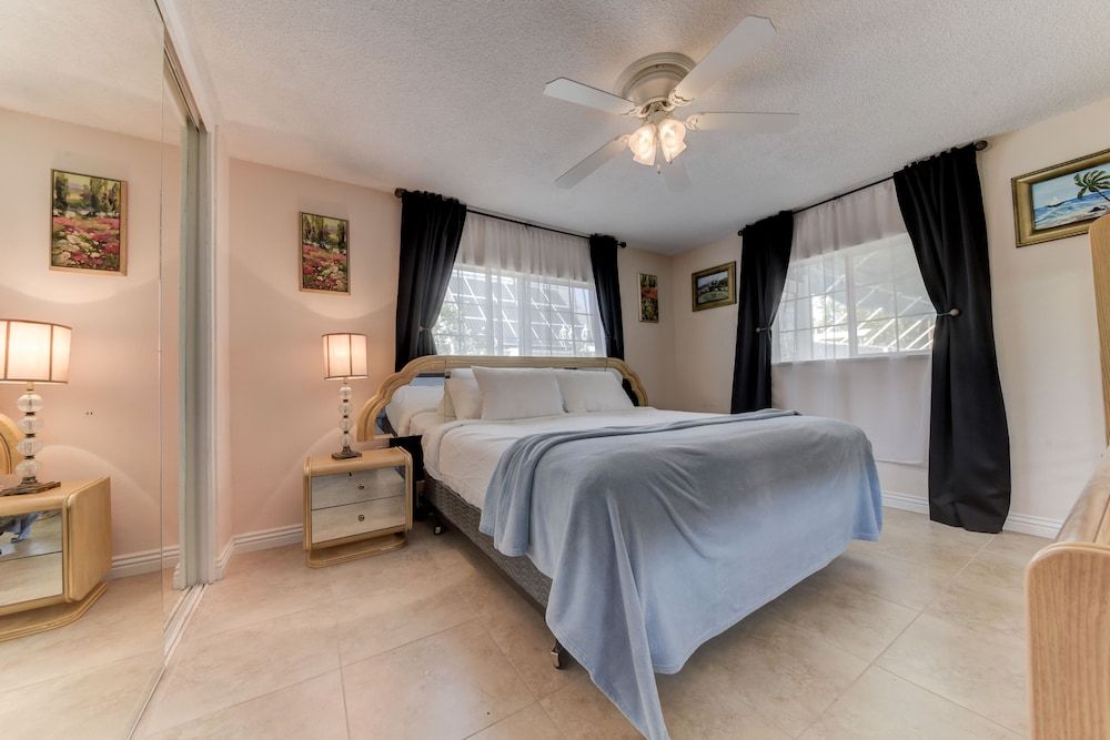 Sanctuary Pond and Pool House, 4 Bedrooms 2