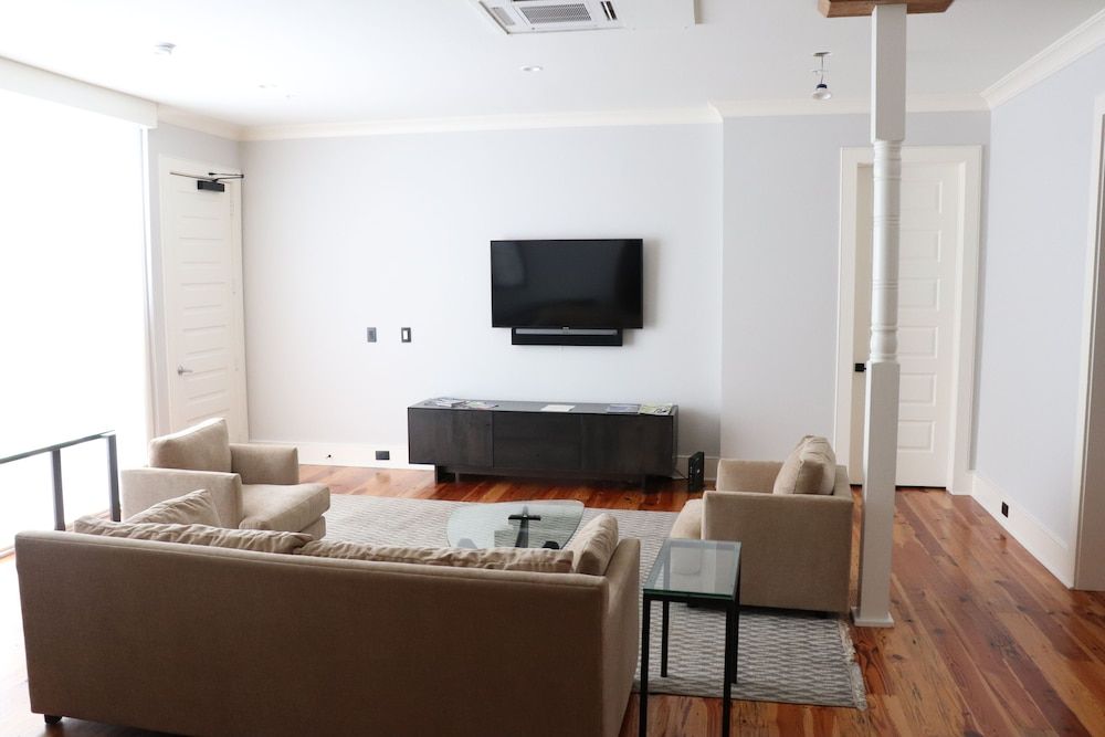 The Quarters on King Deluxe Two Bedroom Suite 7