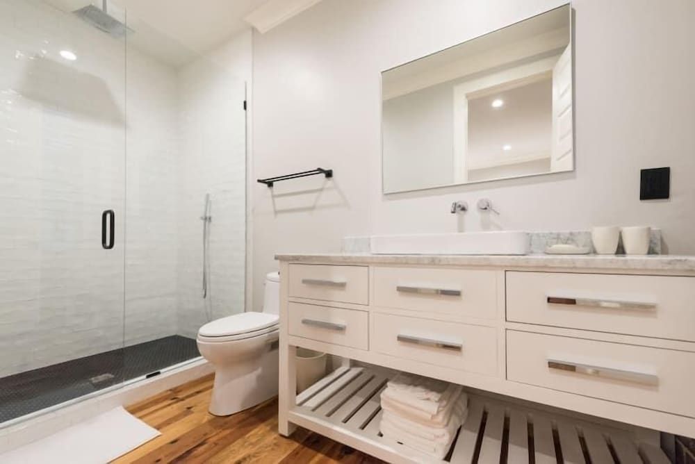 The Quarters on King Deluxe Two Bedroom Suite 3