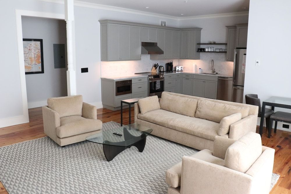 The Quarters on King Deluxe Two Bedroom Suite 6