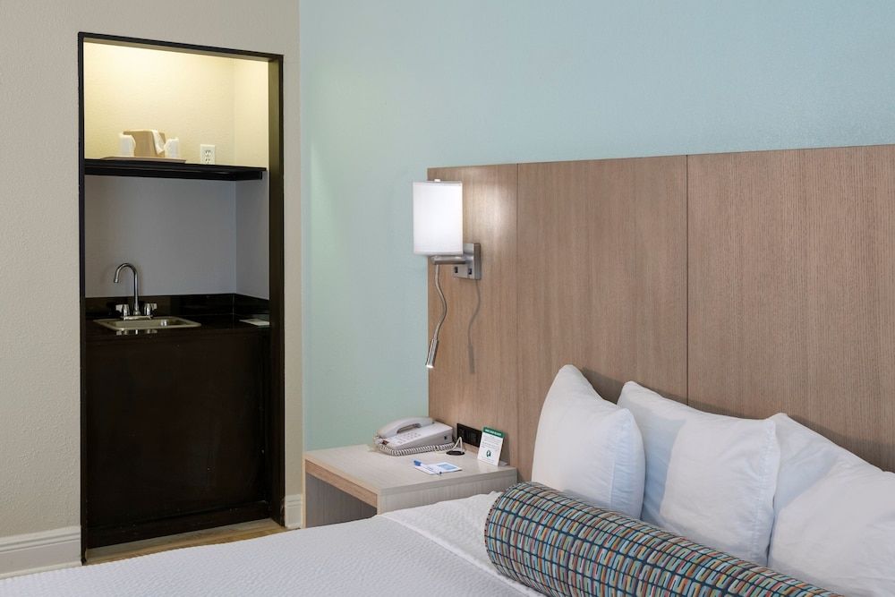 Standard Room, 1 King Bed, Accessible