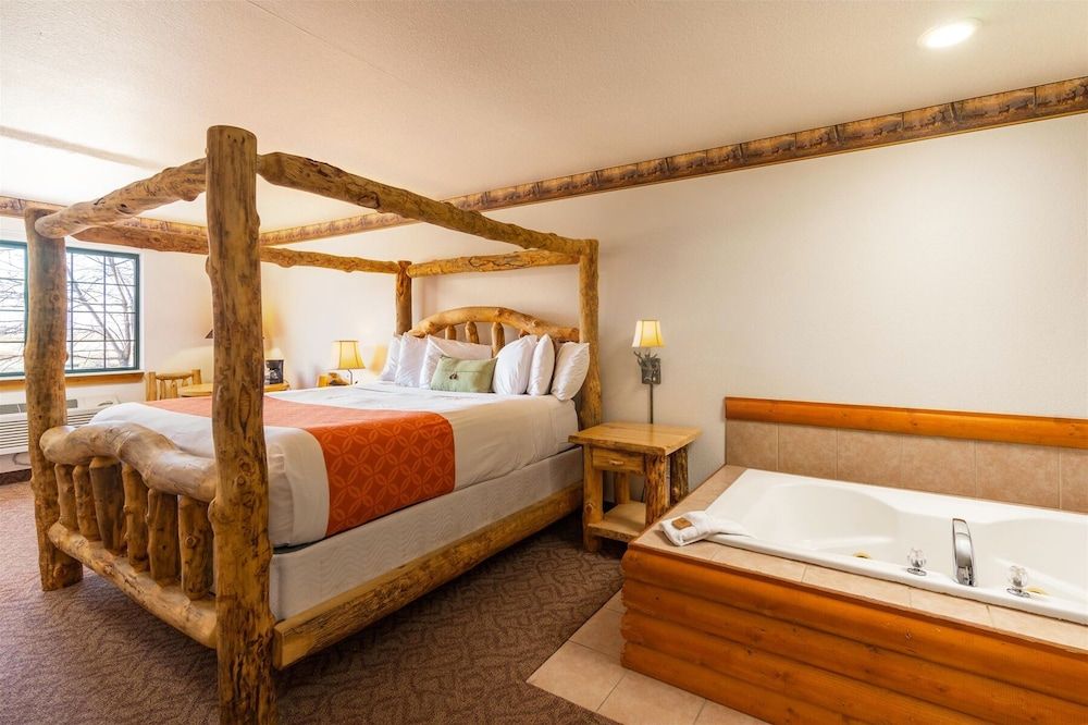 Standard Room, 1 King Bed, Hot Tub