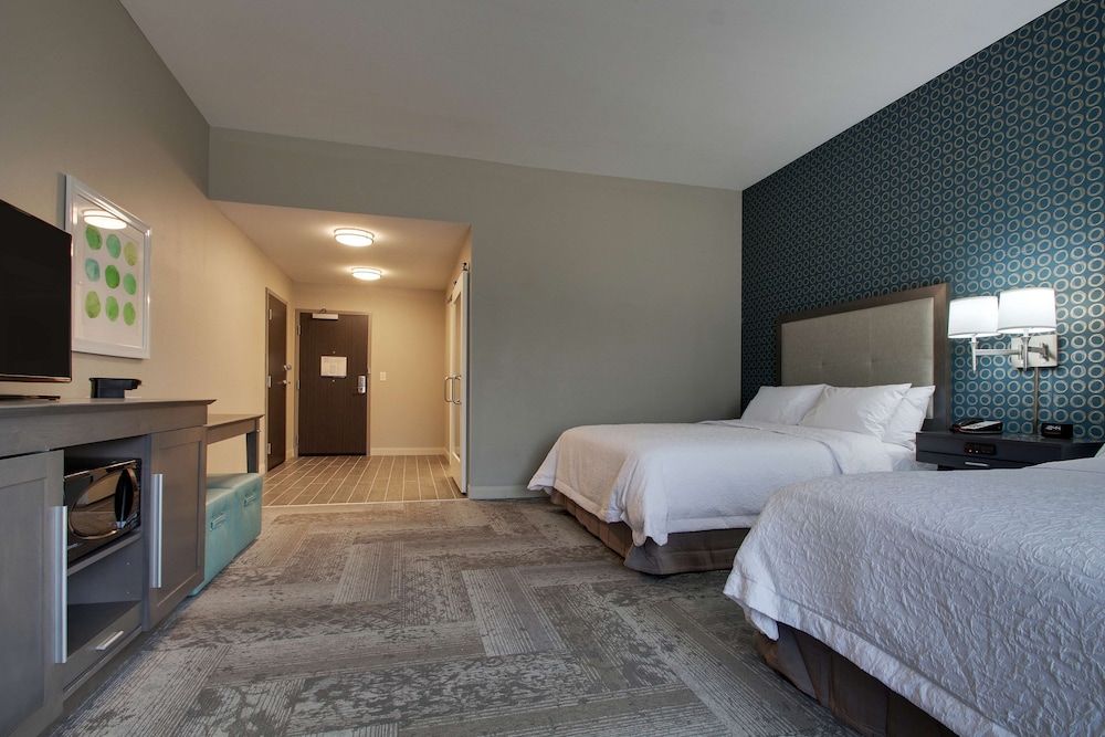 Room, 2 Queen Beds, Accessible, Bathtub (Mobility & Hearing)
